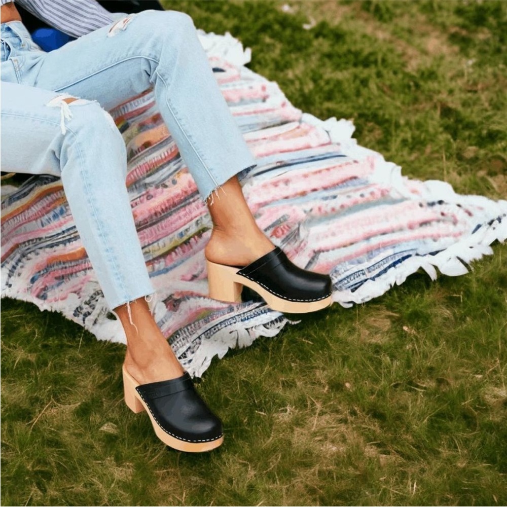 Swedish Hasbeens Black Leather Mules - Picture 2 of 9